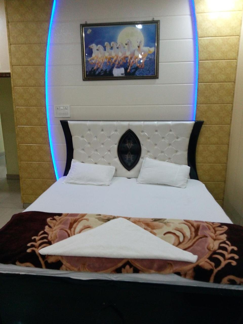 Hotel Sunrise Orai Exterior foto